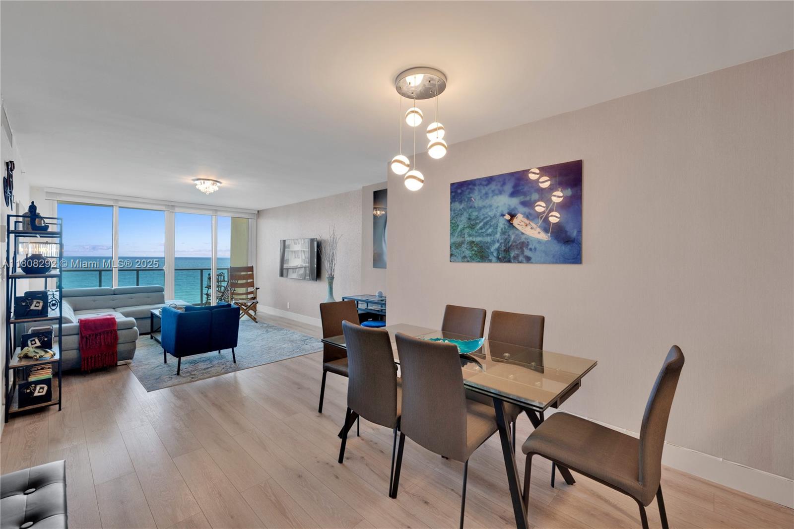 WAVE CONDO - Residential