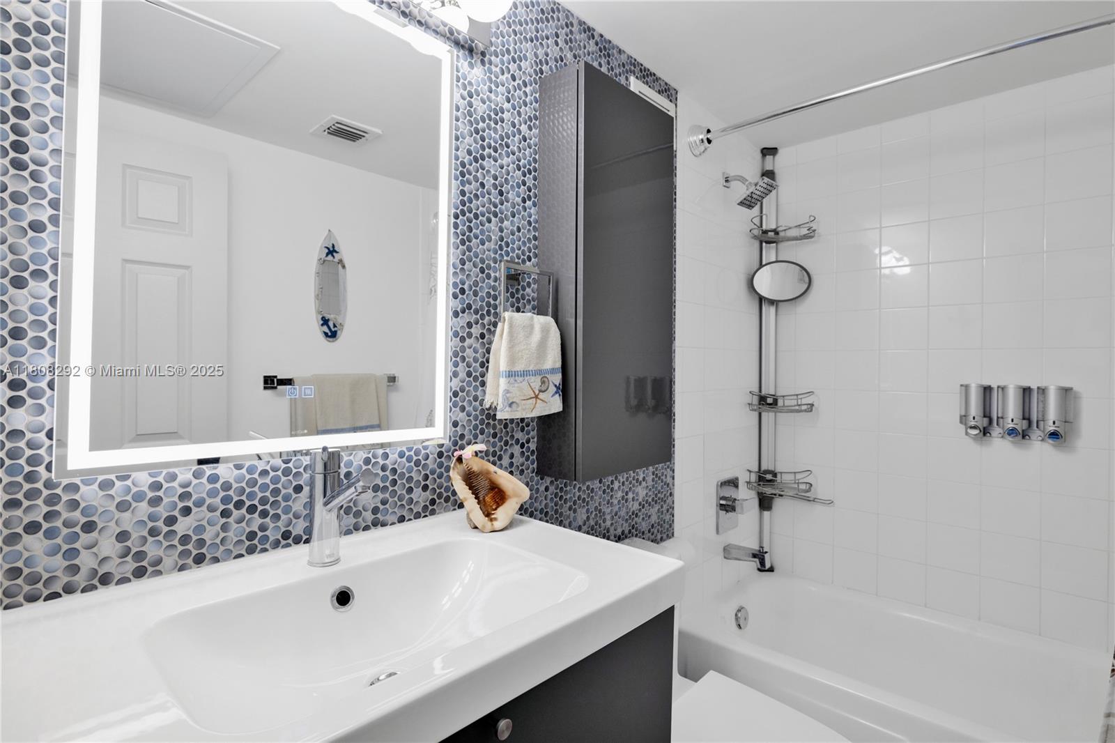 WAVE CONDO - Residential