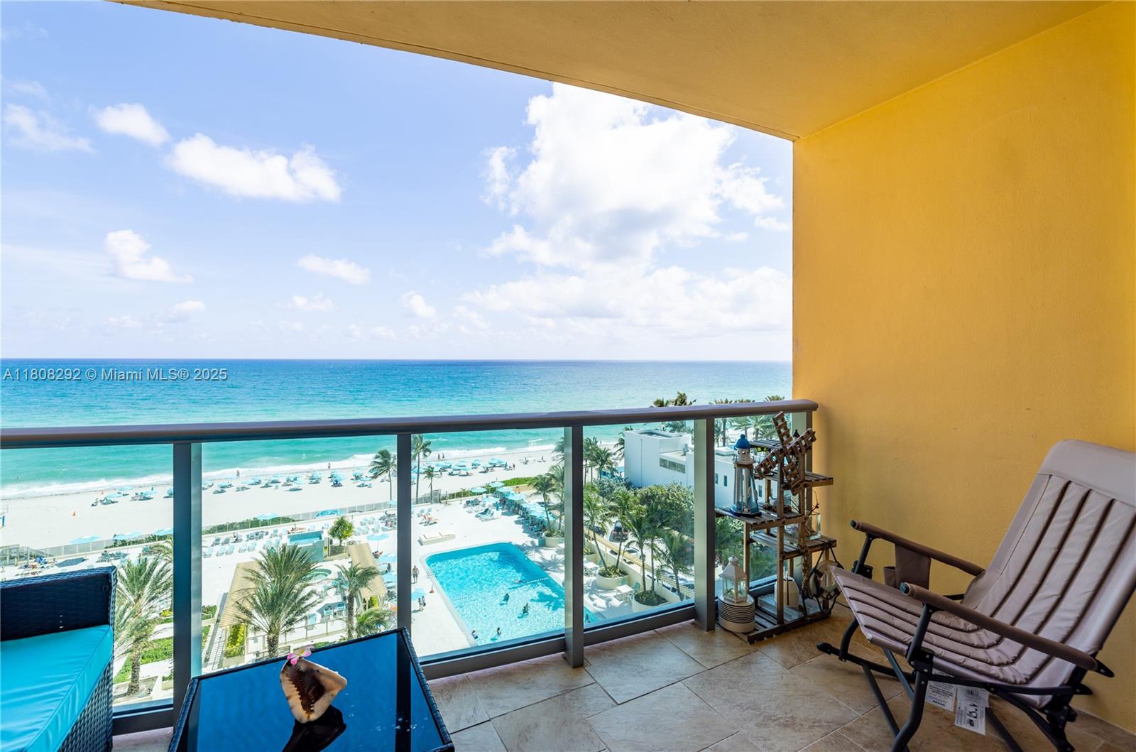 WAVE CONDO - Residential
