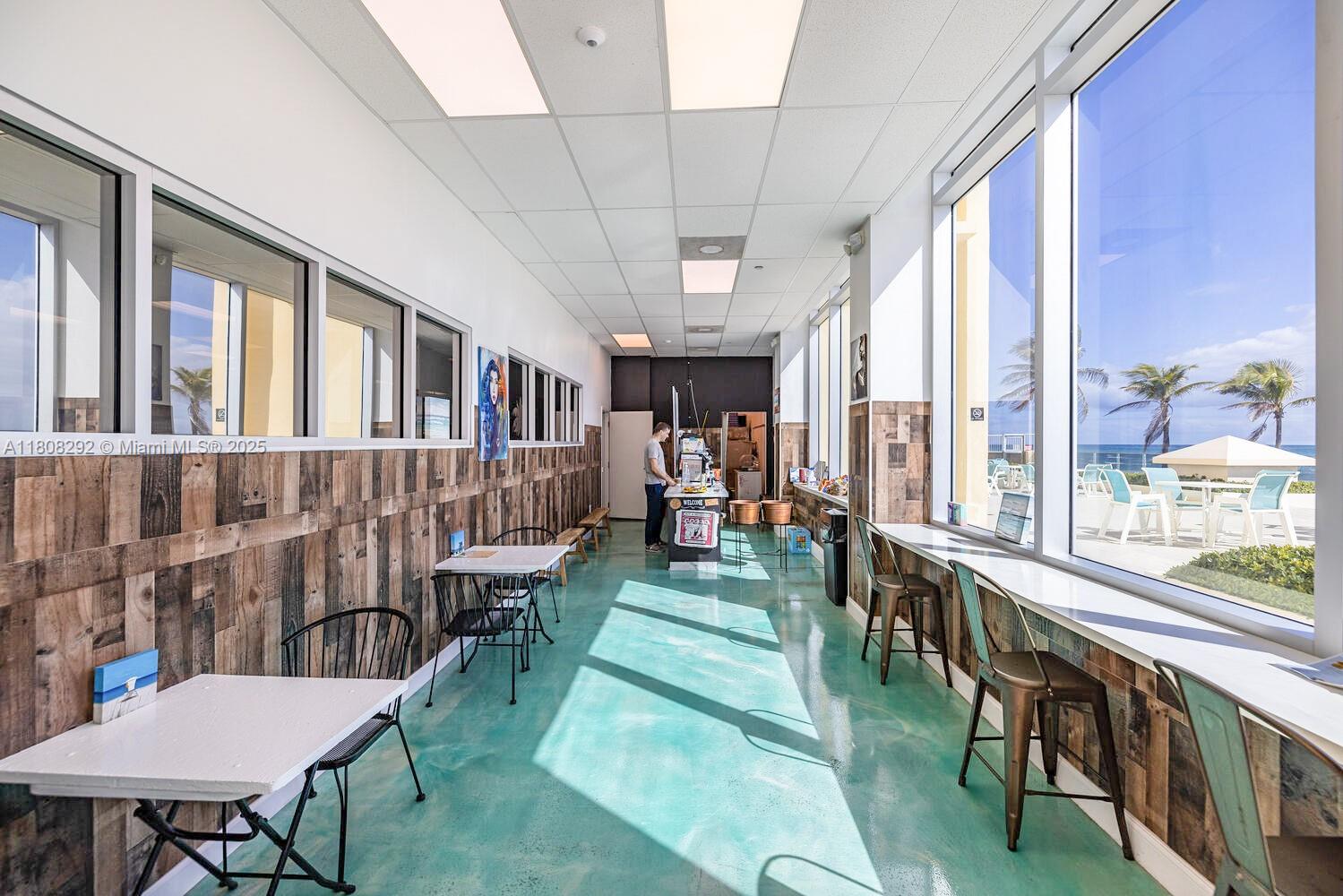 WAVE CONDO - Residential