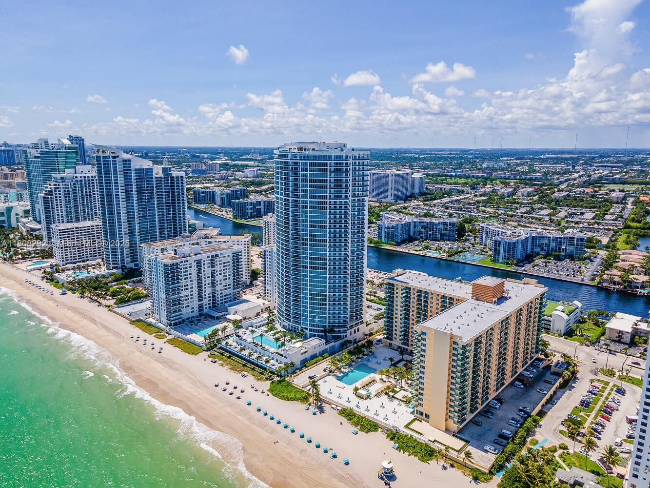 WAVE CONDO - Residential