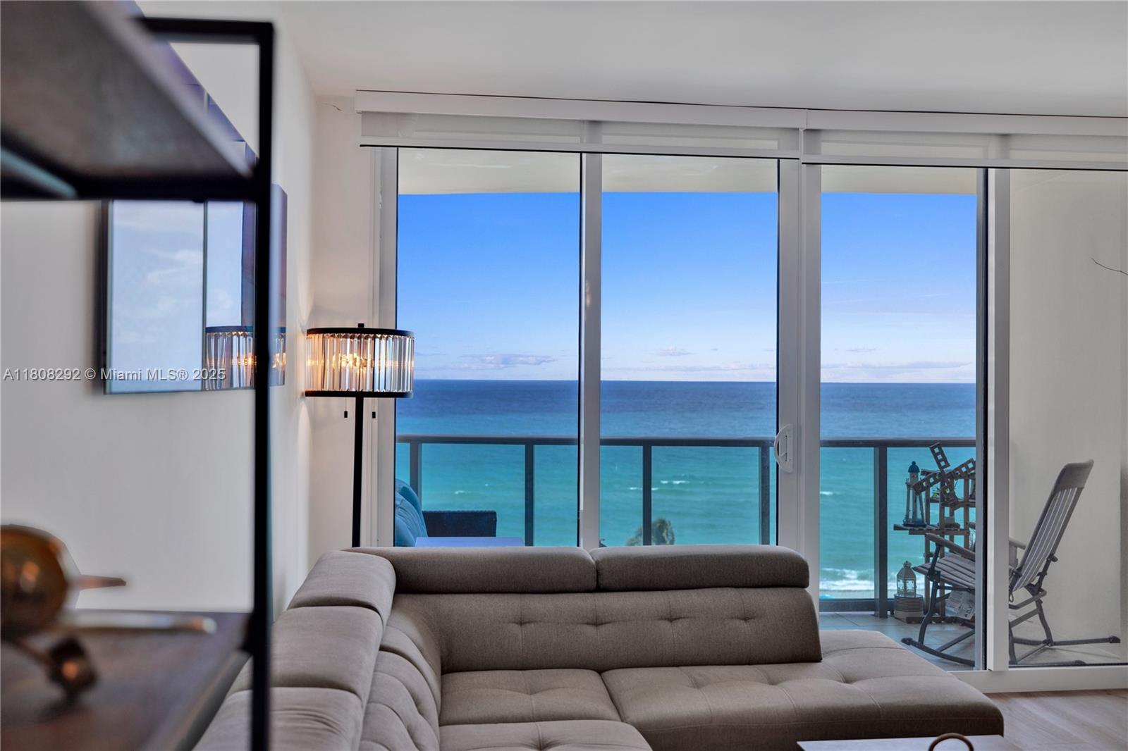WAVE CONDO - Residential