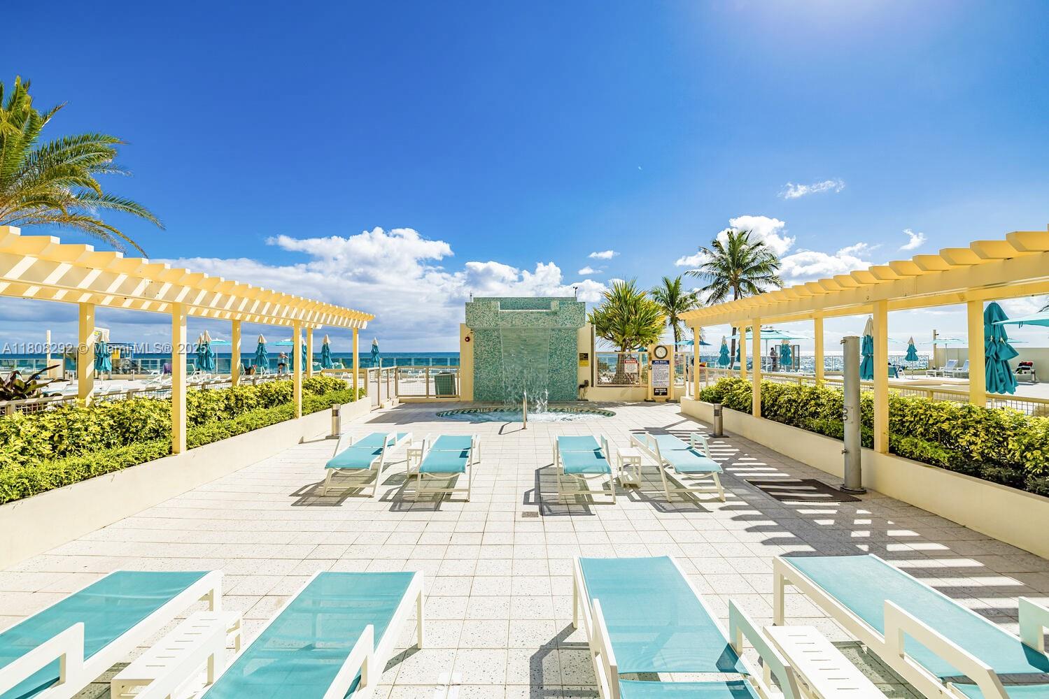 WAVE CONDO - Residential
