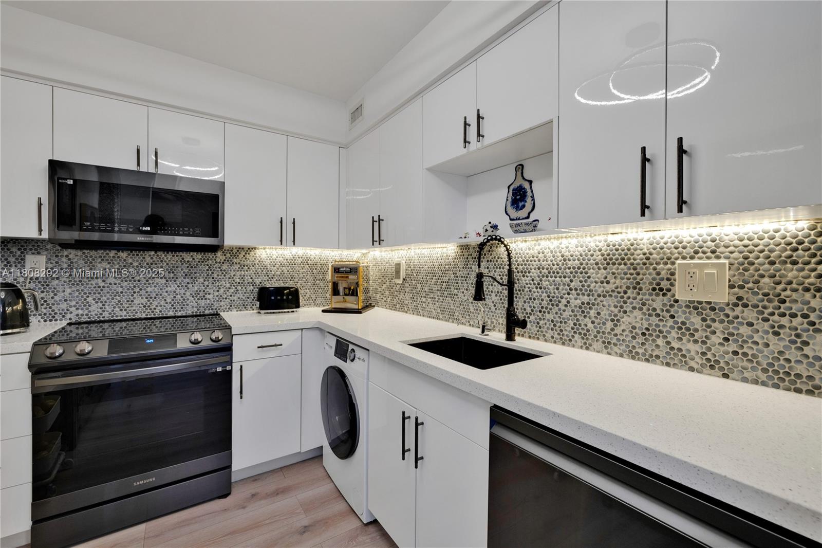 WAVE CONDO - Residential
