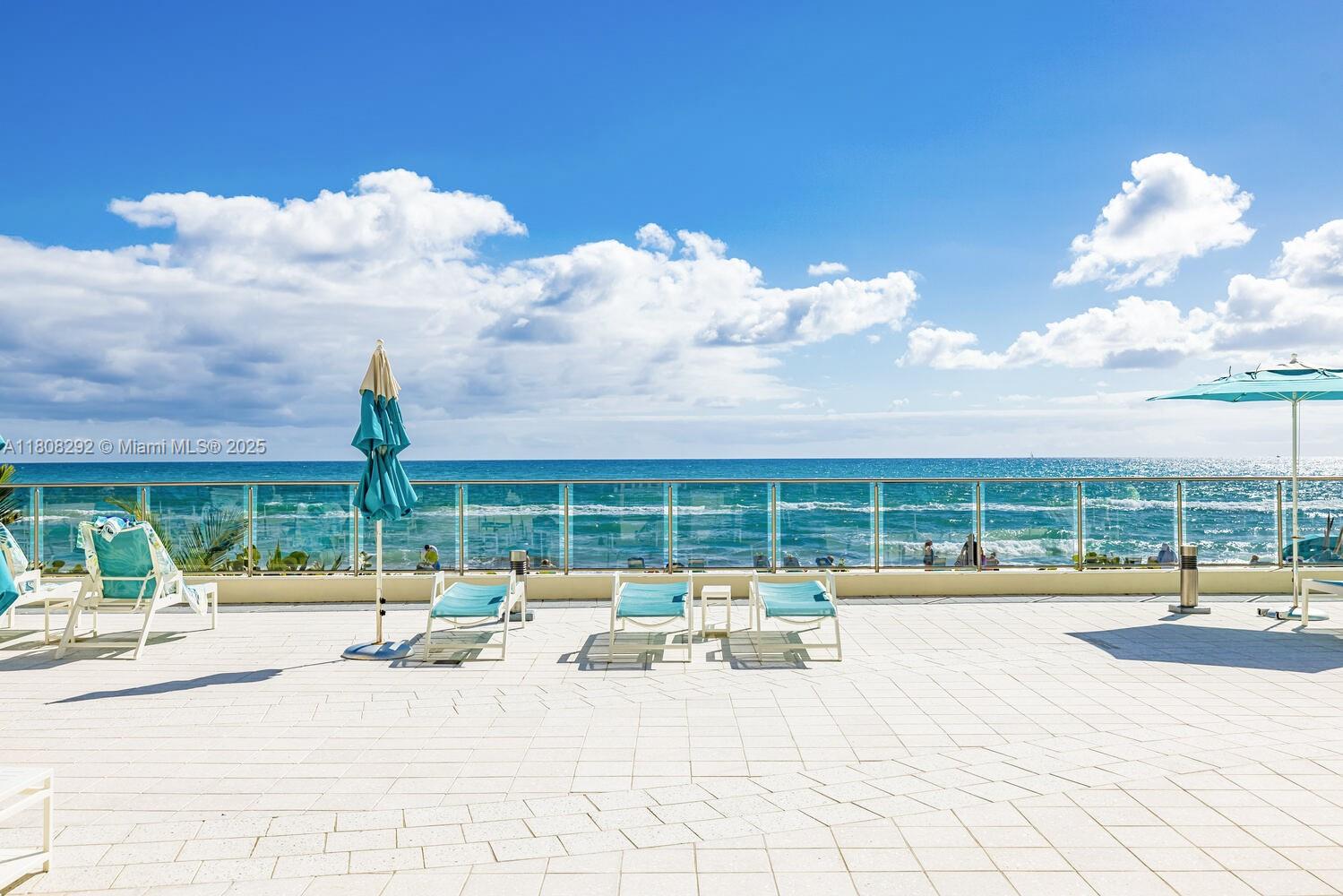 WAVE CONDO - Residential