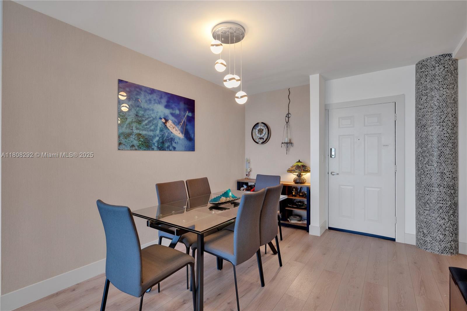 WAVE CONDO - Residential