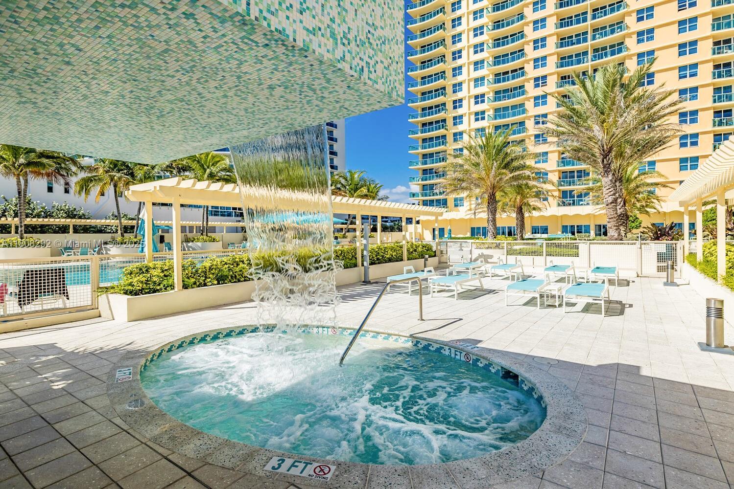 WAVE CONDO - Residential