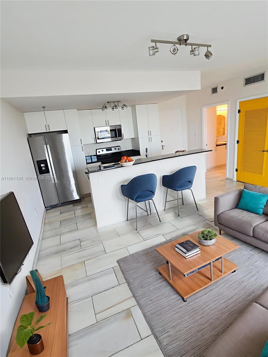 CORAL SEA VIEW CONDO - Residential Lease