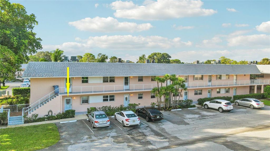 Photo of 18081 SE Country Club Dr #13-121, Jupiter, FL 33469 (MLS # A12021073)