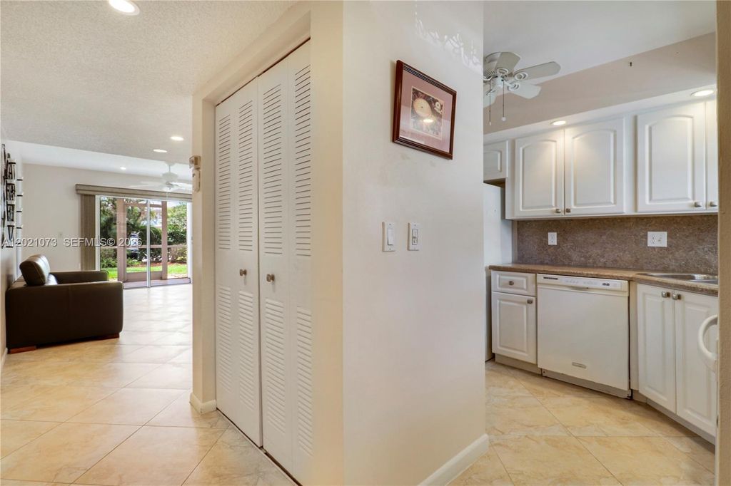Photo of 18081 SE Country Club Dr #13-121, Jupiter, FL 33469 (MLS # A12021073)