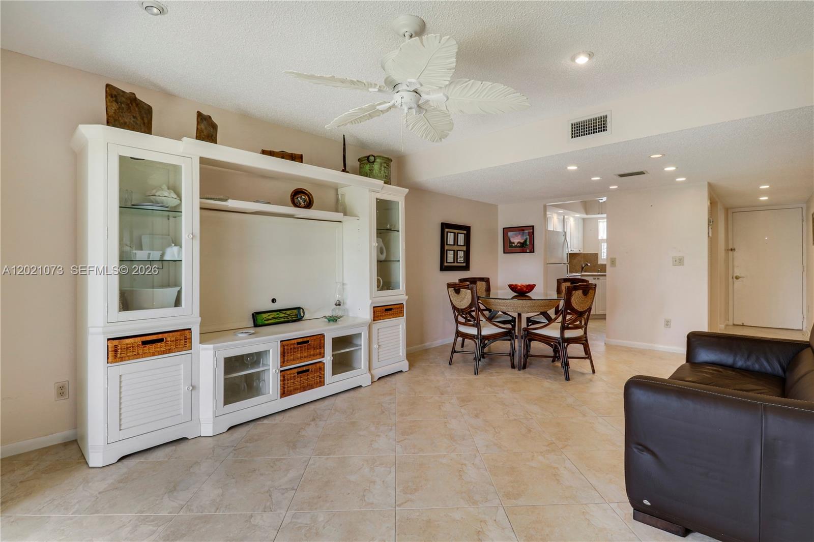 THE LITTLE CLUB CONDO - Residential