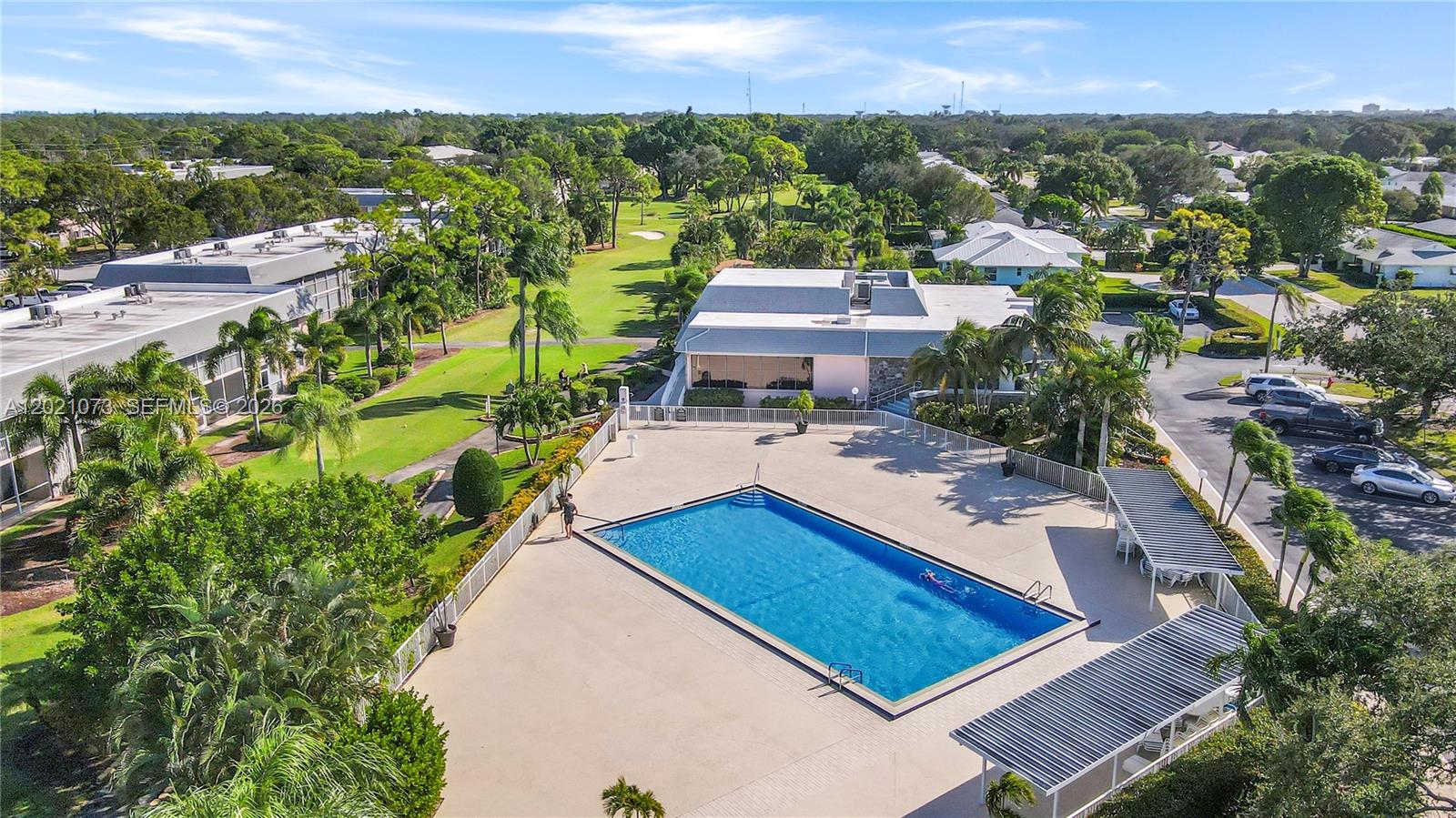 THE LITTLE CLUB CONDO - Residential