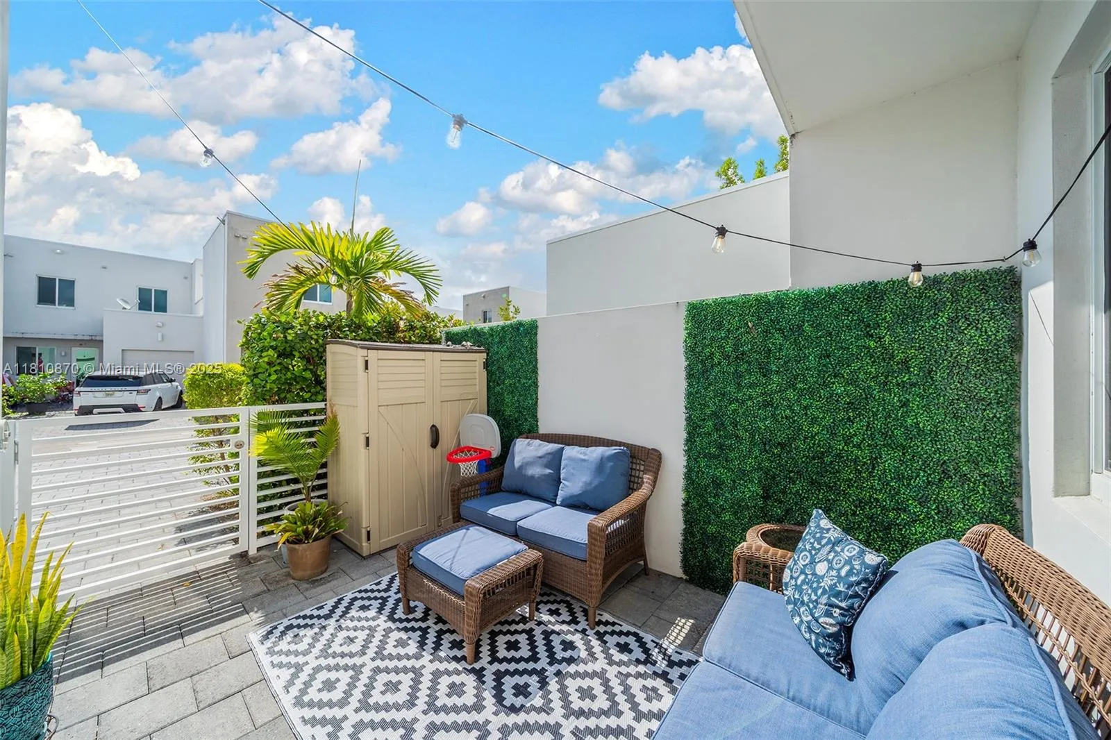 Doral, Florida 33178, United States, 3 Bedrooms Bedrooms, ,3 BathroomsBathrooms,Residential,Pending,140448