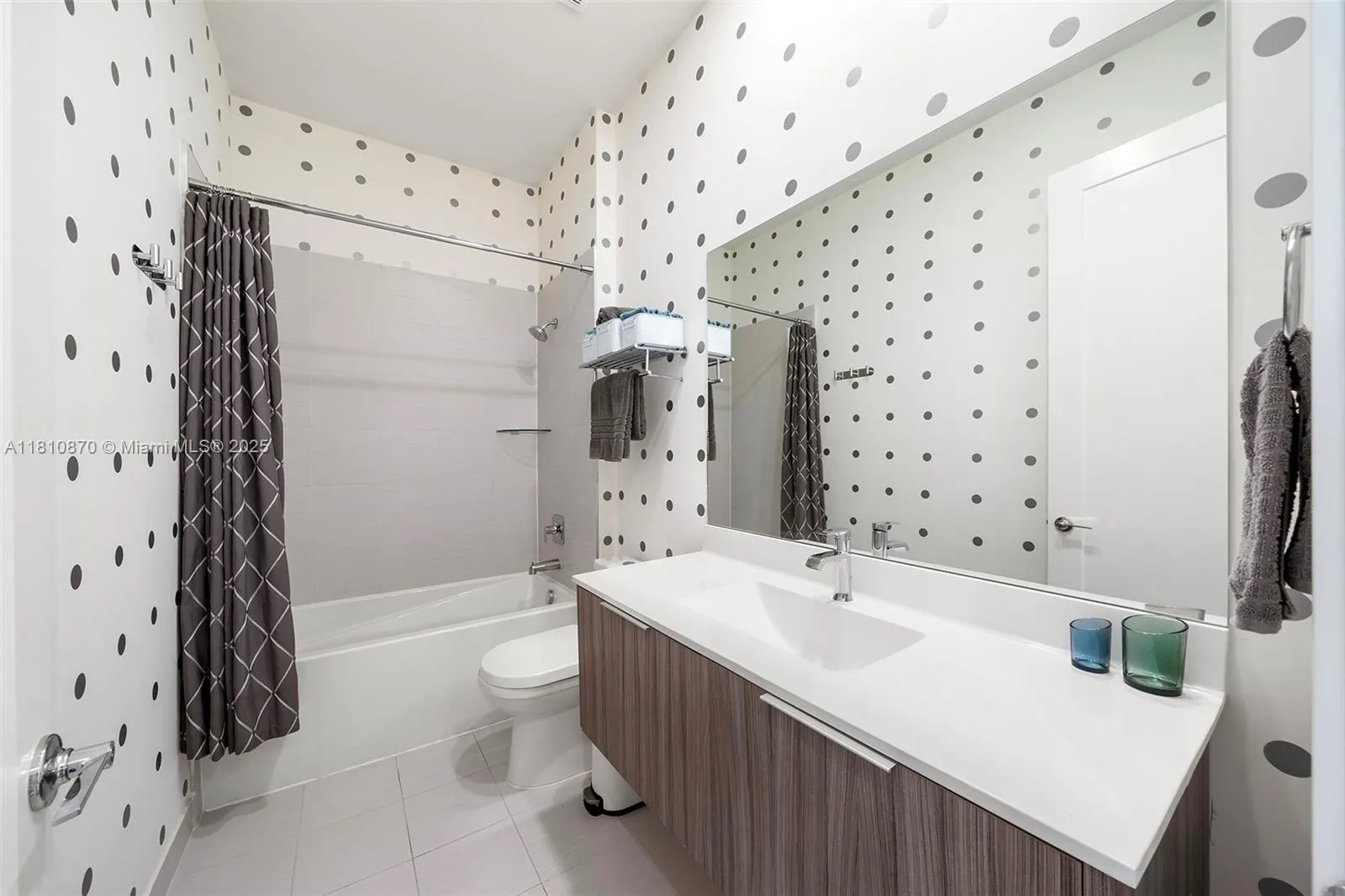 Doral, Florida 33178, United States, 3 Bedrooms Bedrooms, ,3 BathroomsBathrooms,Residential,Pending,140448