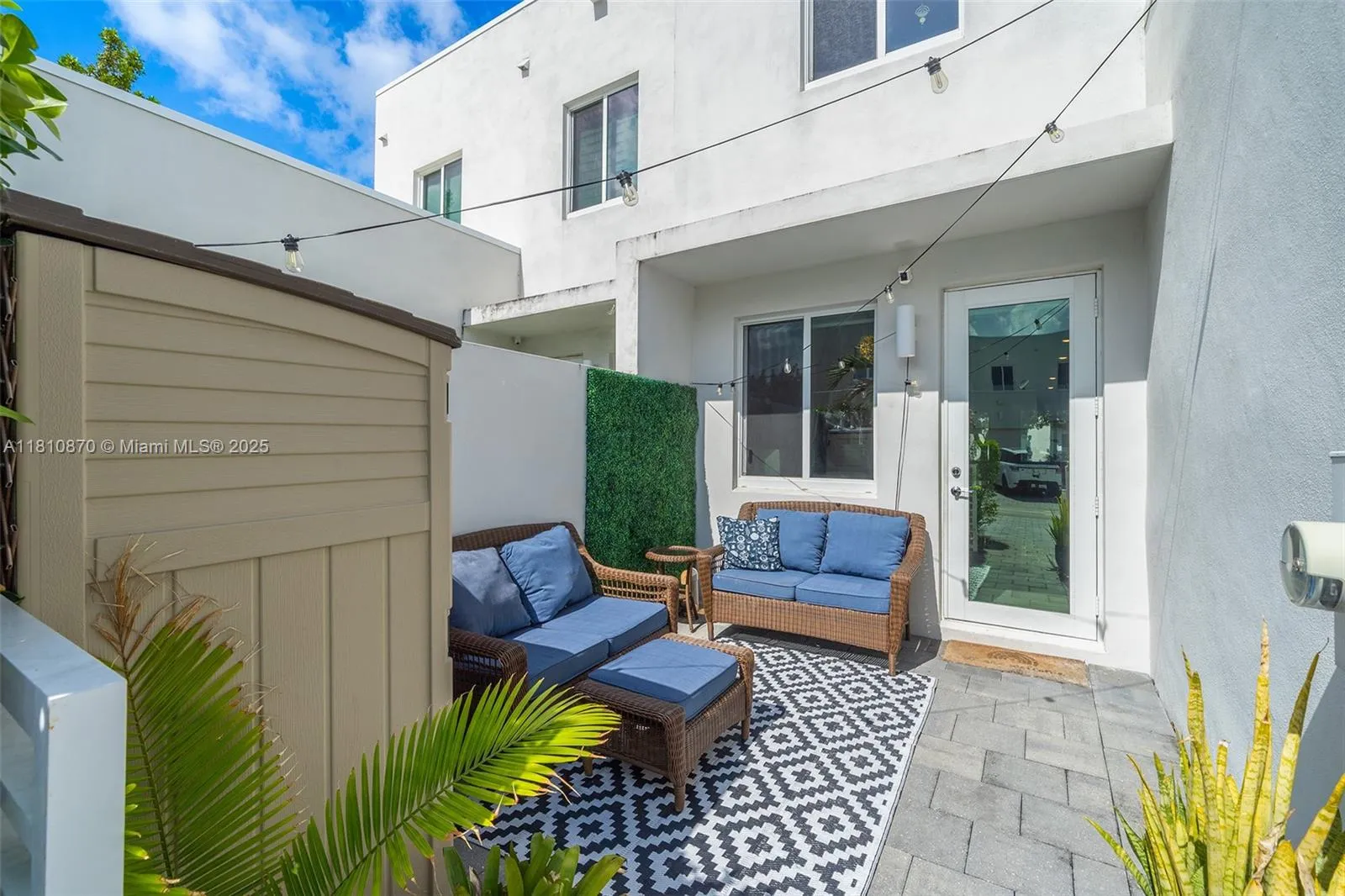 Doral, Florida 33178, United States, 3 Bedrooms Bedrooms, ,3 BathroomsBathrooms,Residential,Pending,140448