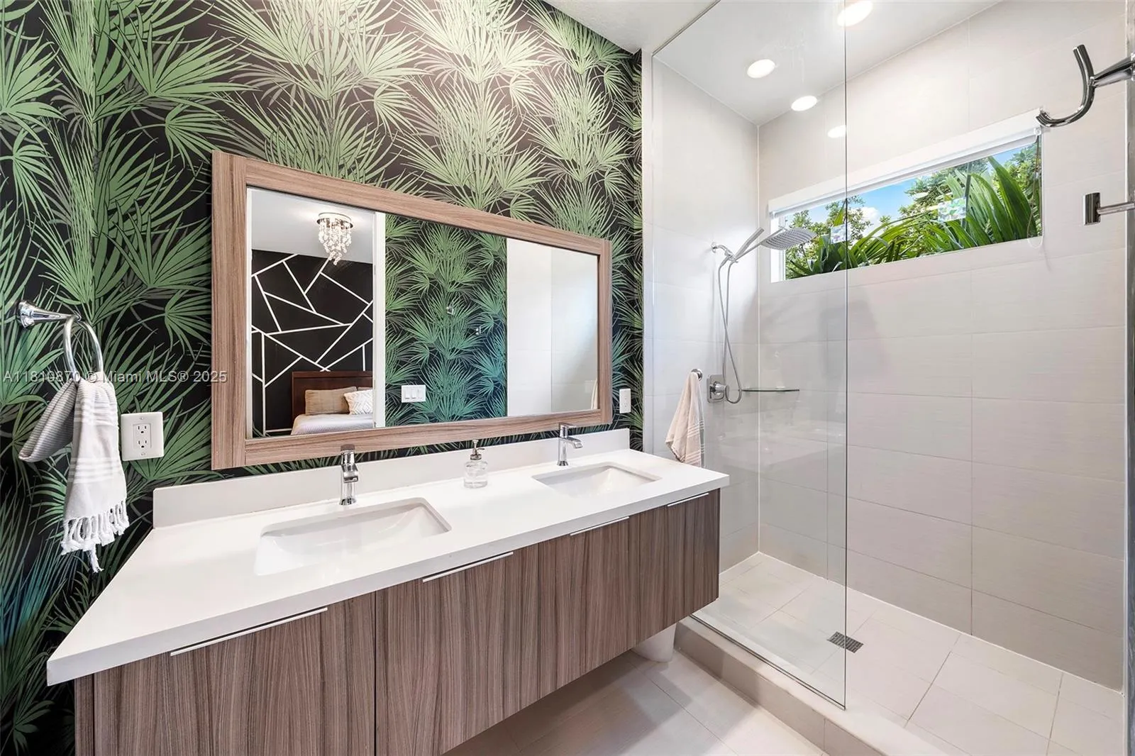 Doral, Florida 33178, United States, 3 Bedrooms Bedrooms, ,3 BathroomsBathrooms,Residential,Pending,140448