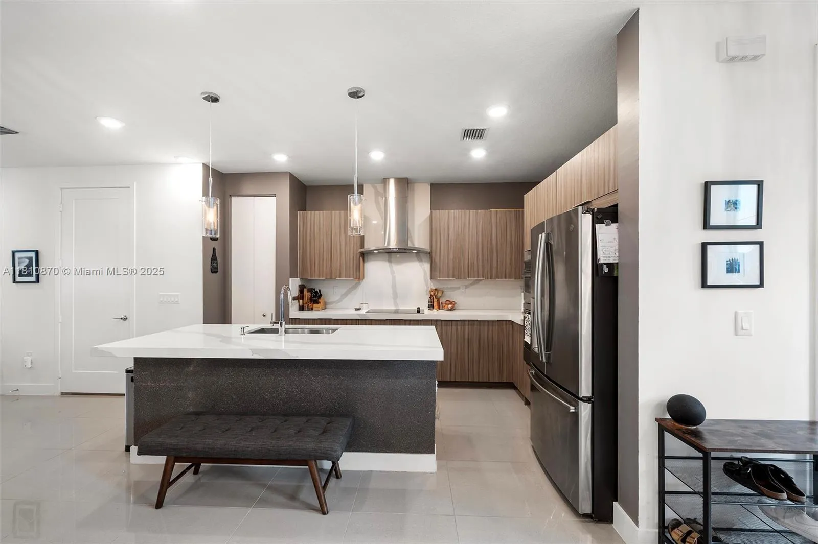 Doral, Florida 33178, United States, 3 Bedrooms Bedrooms, ,3 BathroomsBathrooms,Residential,Pending,140448