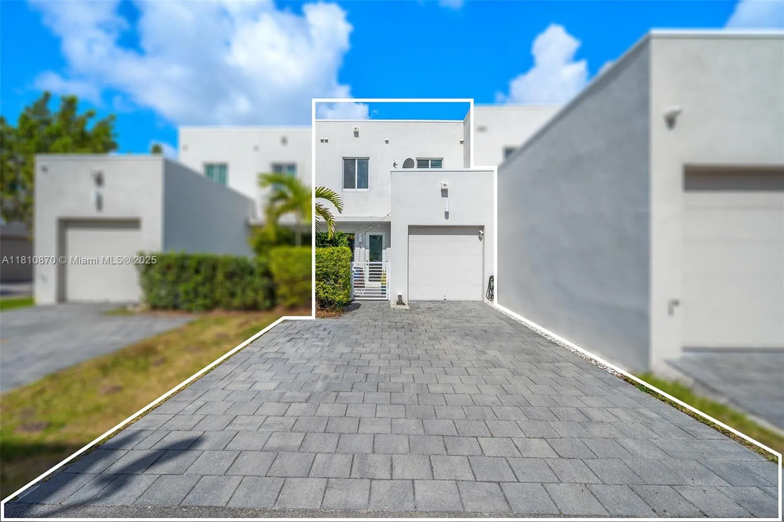 Doral, Florida 33178, United States, 3 Bedrooms Bedrooms, ,3 BathroomsBathrooms,Residential,Pending,140448