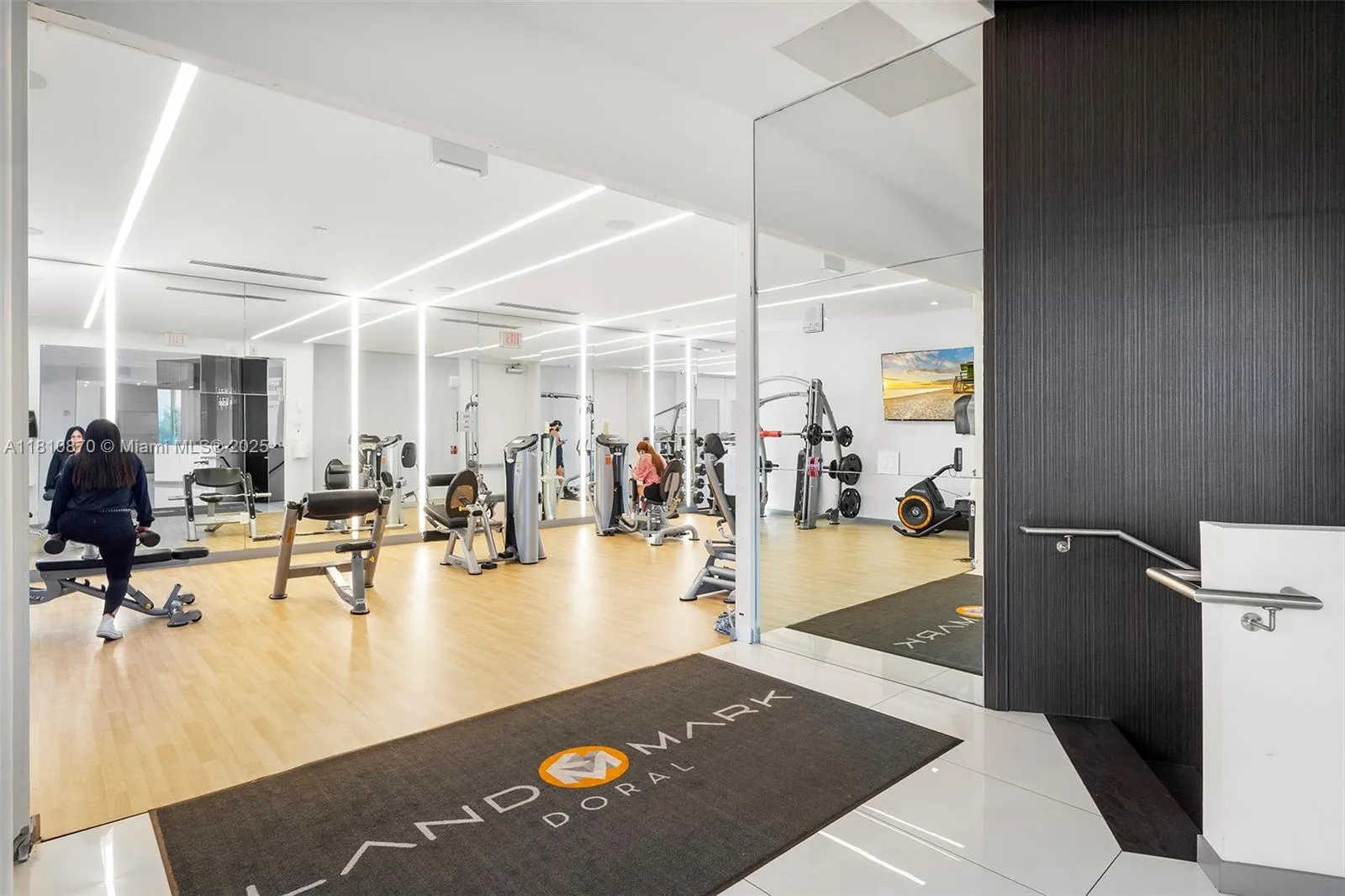 Doral, Florida 33178, United States, 3 Bedrooms Bedrooms, ,3 BathroomsBathrooms,Residential,Pending,140448