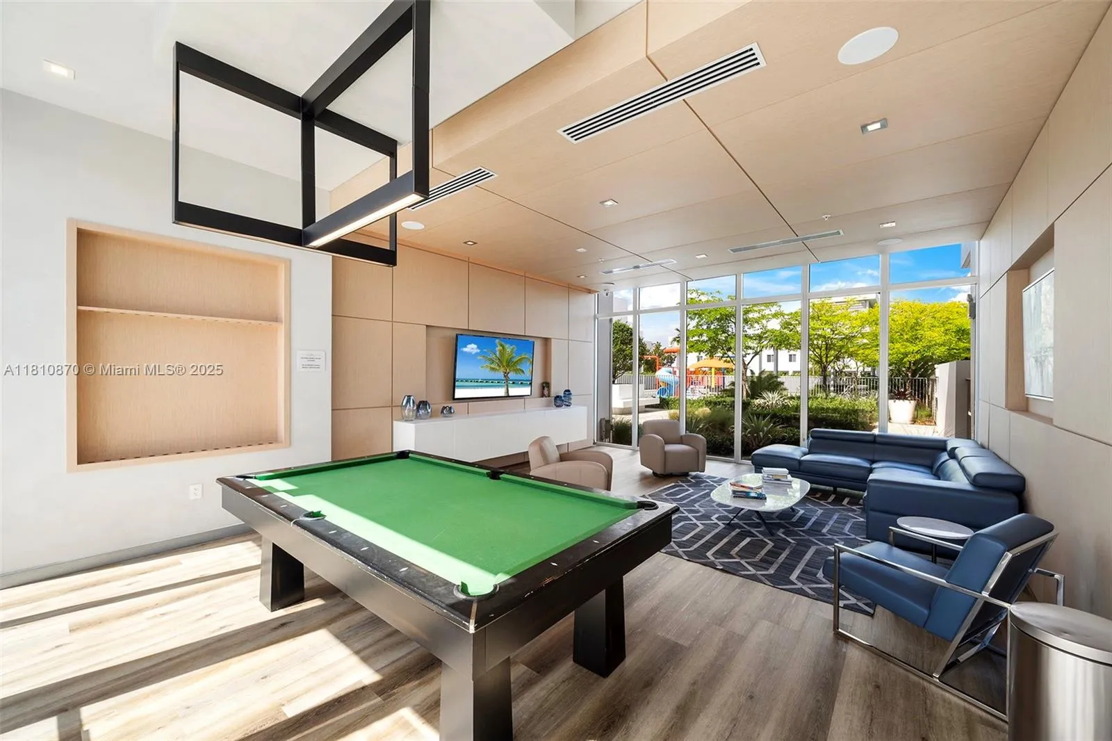 Doral, Florida 33178, United States, 3 Bedrooms Bedrooms, ,3 BathroomsBathrooms,Residential,Pending,140448