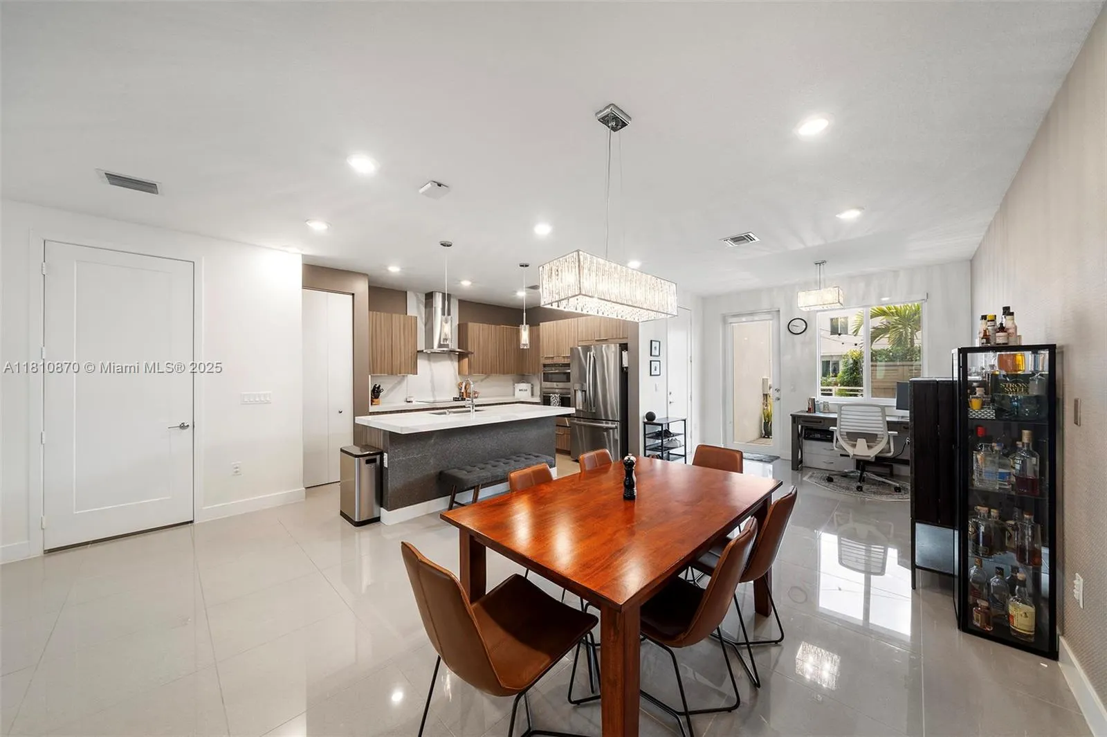 Doral, Florida 33178, United States, 3 Bedrooms Bedrooms, ,3 BathroomsBathrooms,Residential,Pending,140448