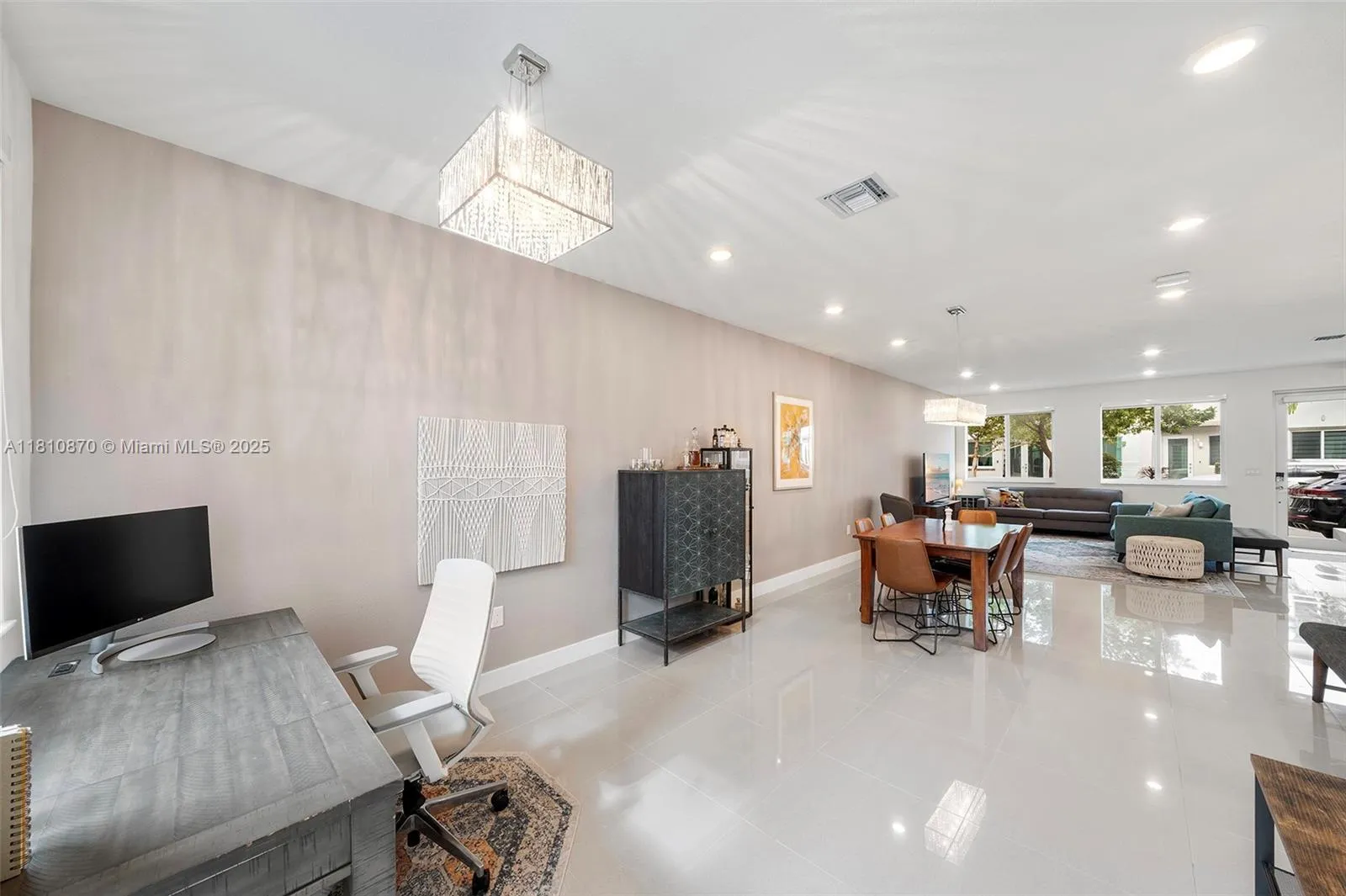 Doral, Florida 33178, United States, 3 Bedrooms Bedrooms, ,3 BathroomsBathrooms,Residential,Pending,140448