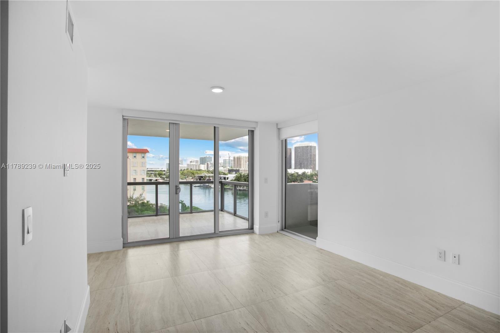 9261 E Bay Harbor Dr 606