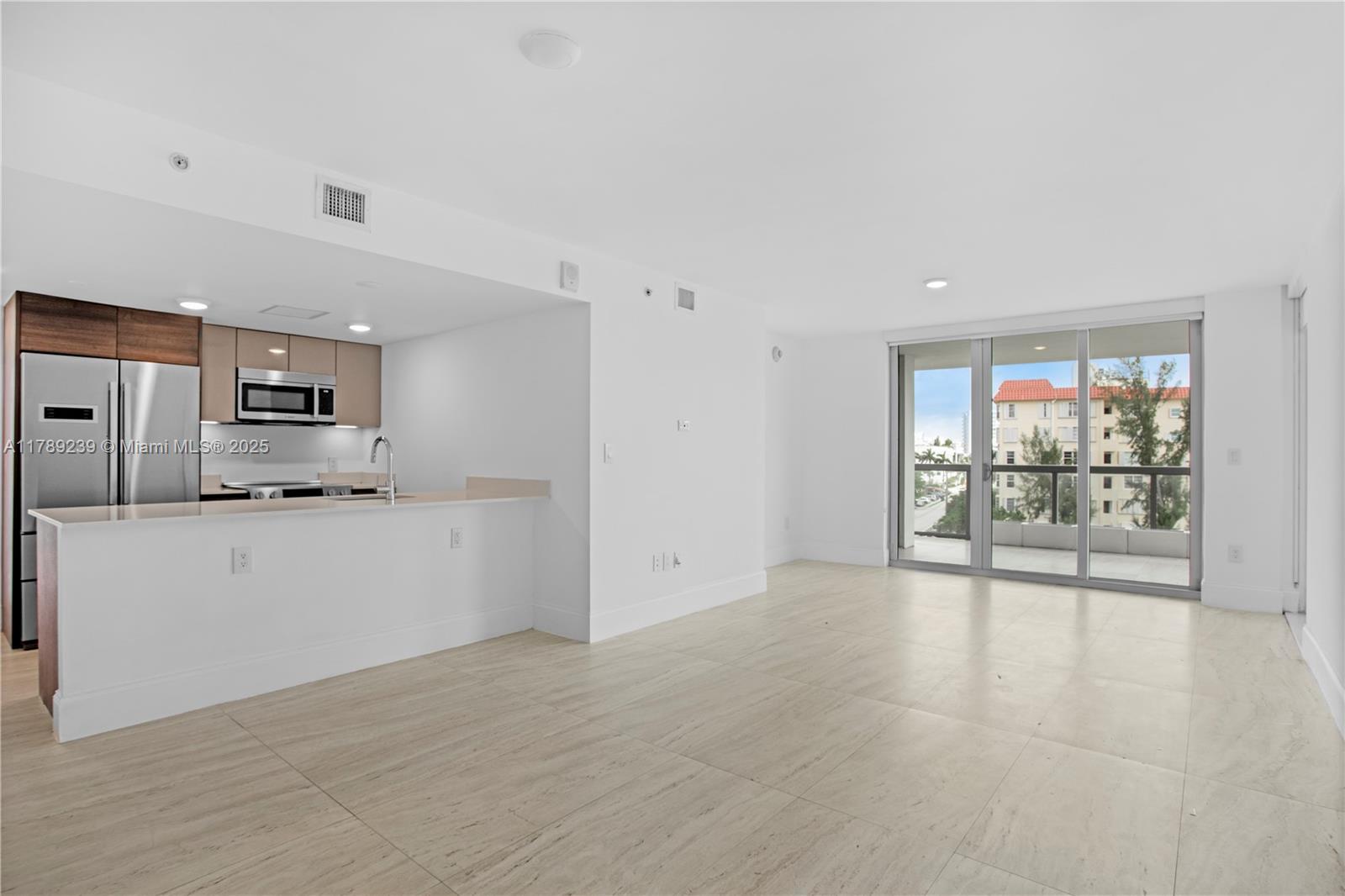 9261 E Bay Harbor Dr 606