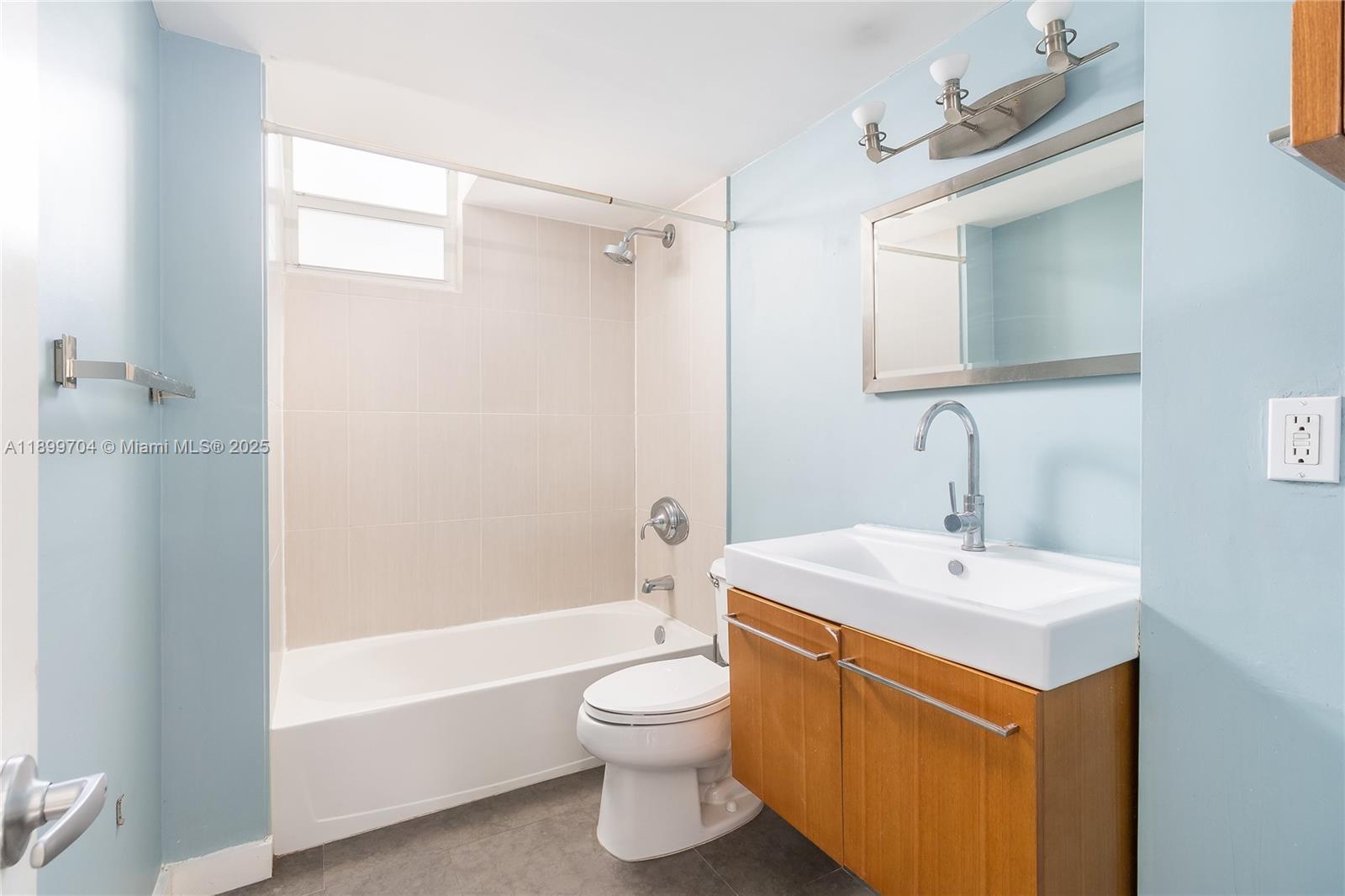 THE PARK GARDENS CONDO - Residential Lease