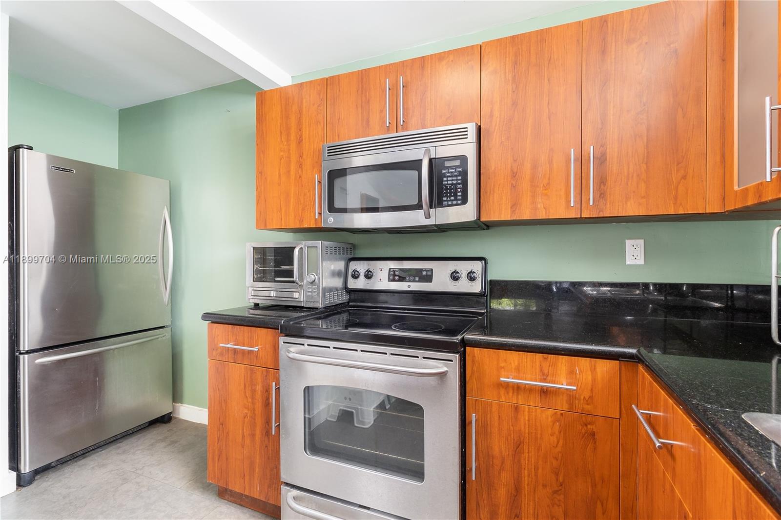 THE PARK GARDENS CONDO - Residential Lease