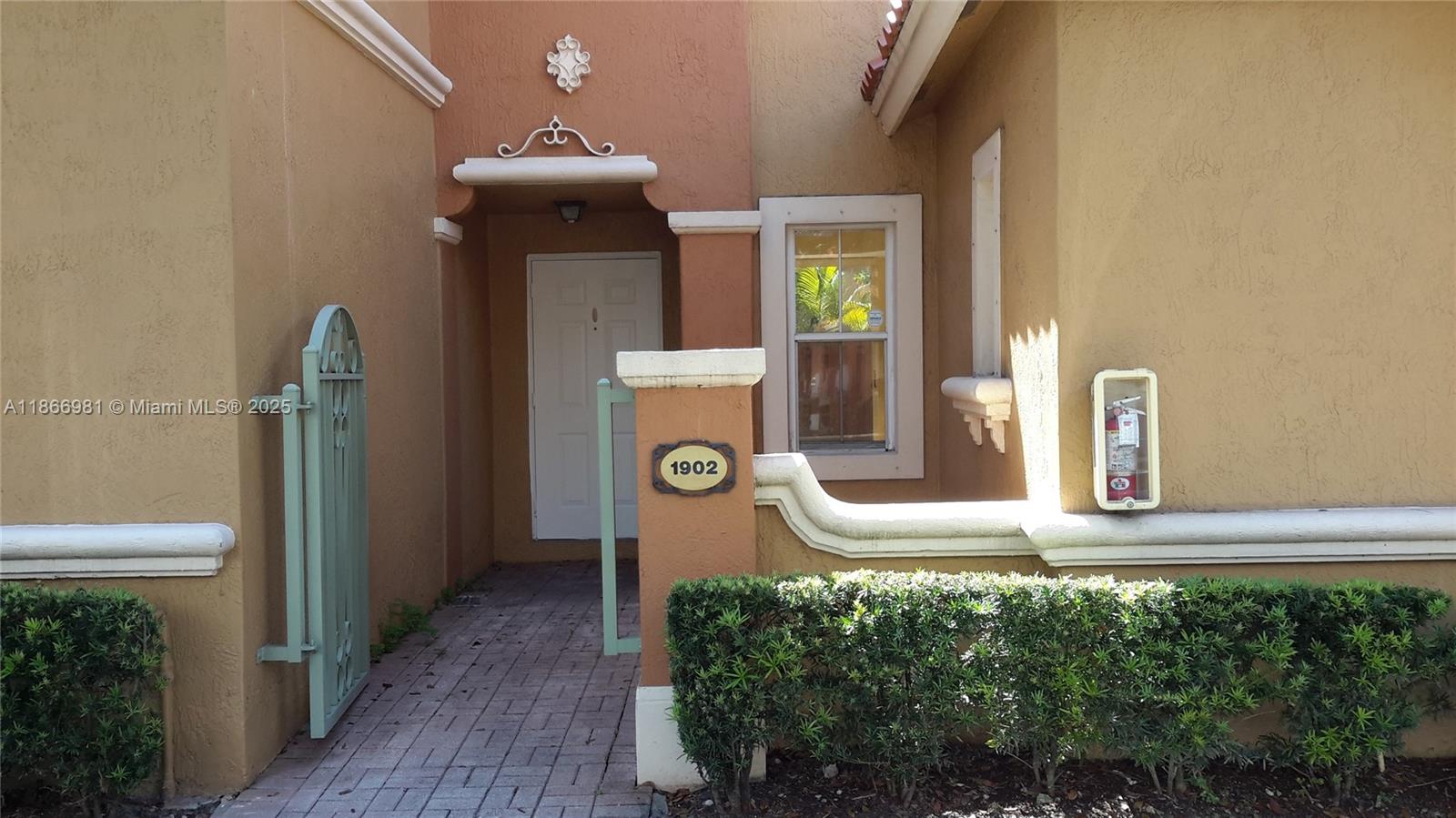 VILLA VIZCAYA CONDO - Residential Lease