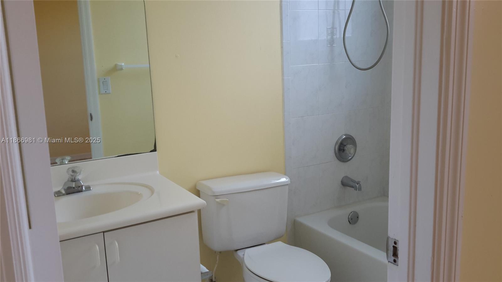 VILLA VIZCAYA CONDO - Residential Lease