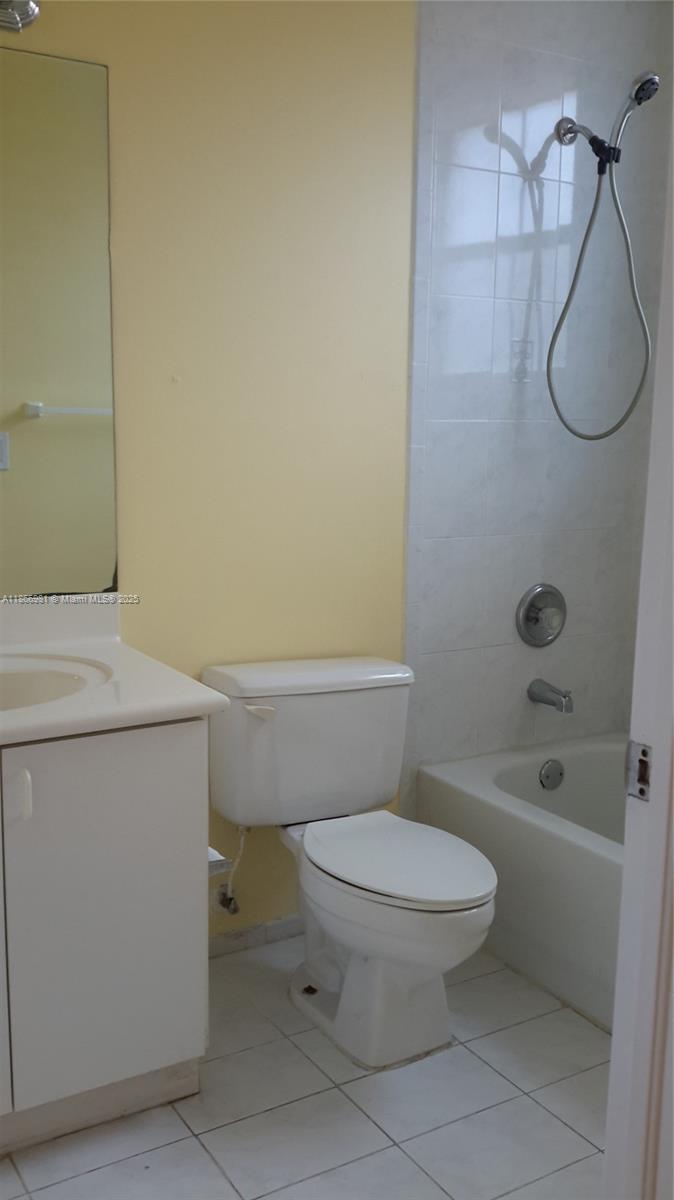 VILLA VIZCAYA CONDO - Residential Lease