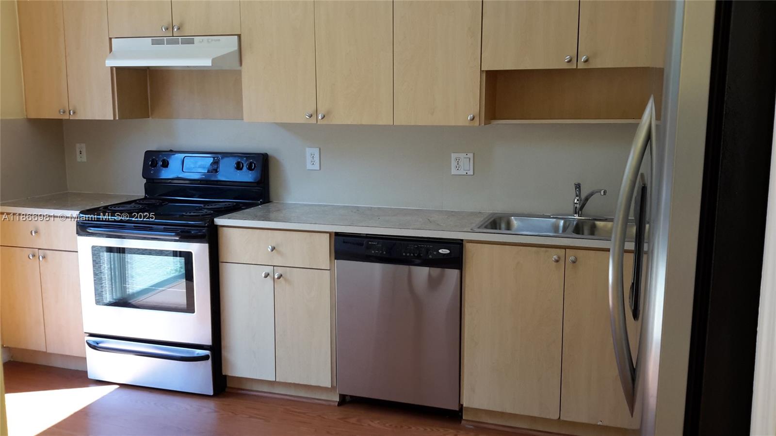 VILLA VIZCAYA CONDO - Residential Lease