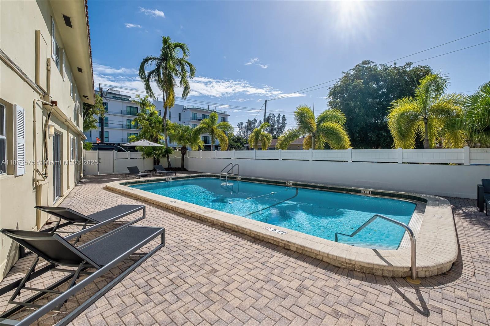 EVERGLADE LAND SALES CO - Residential Lease