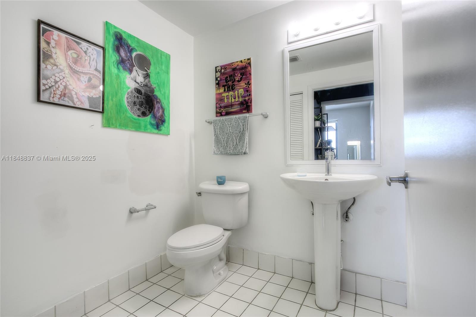 BLUE CONDO - Residential