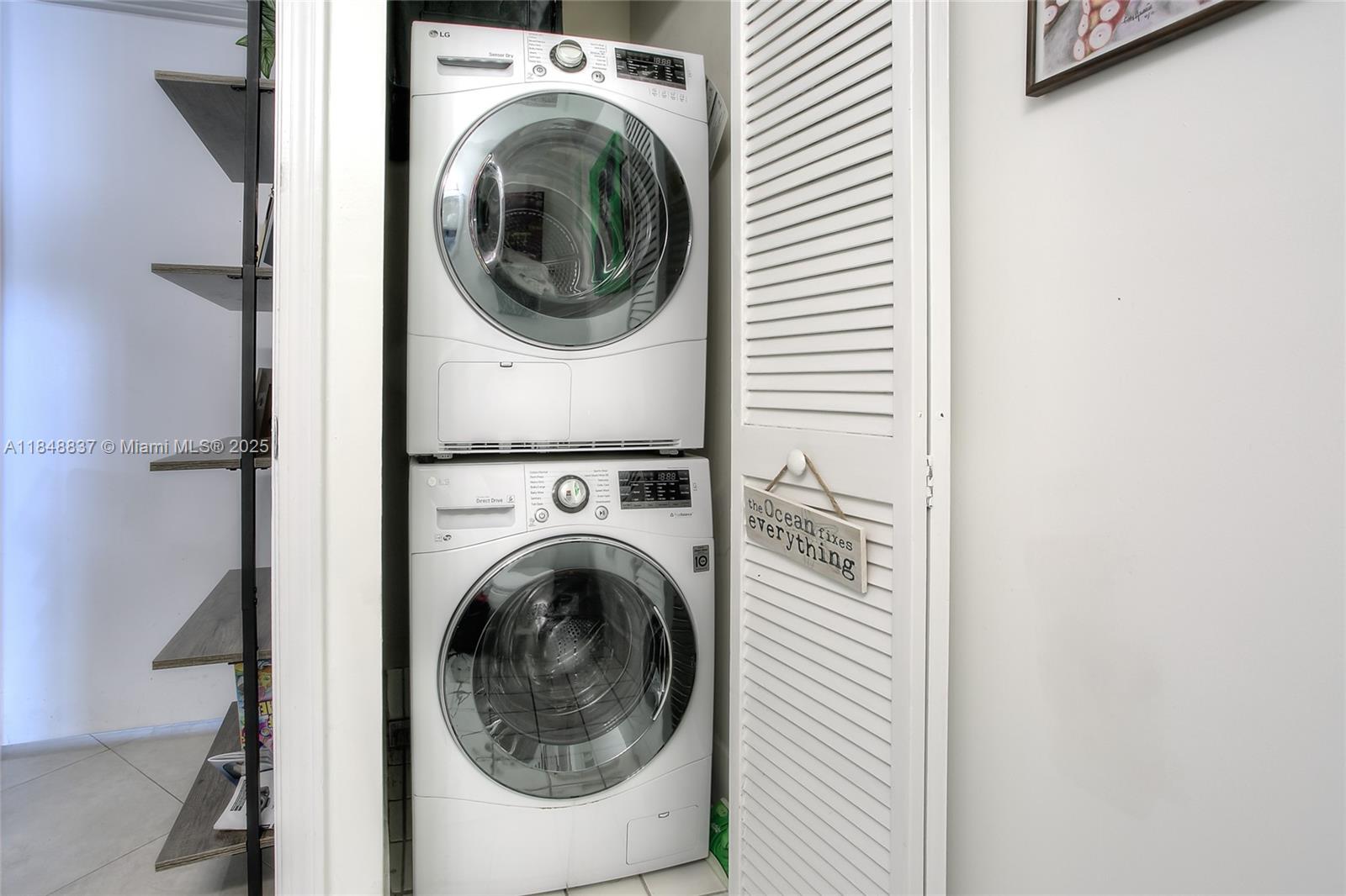 BLUE CONDO - Residential