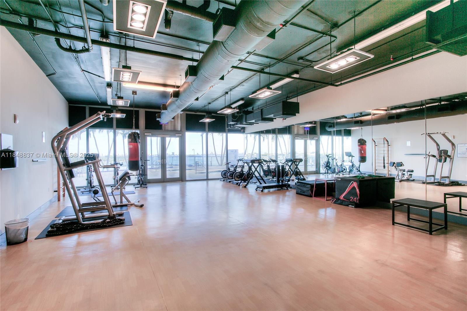 BLUE CONDO - Residential