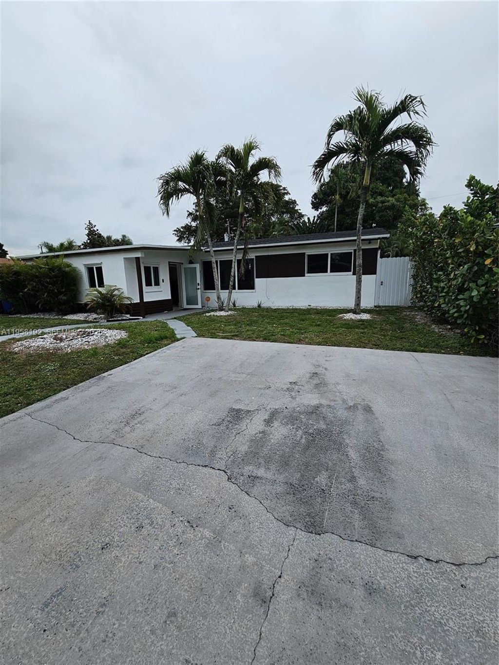 Photo of 1421 N 65th Ter, Hollywood, FL 33024 (MLS # A11958192)