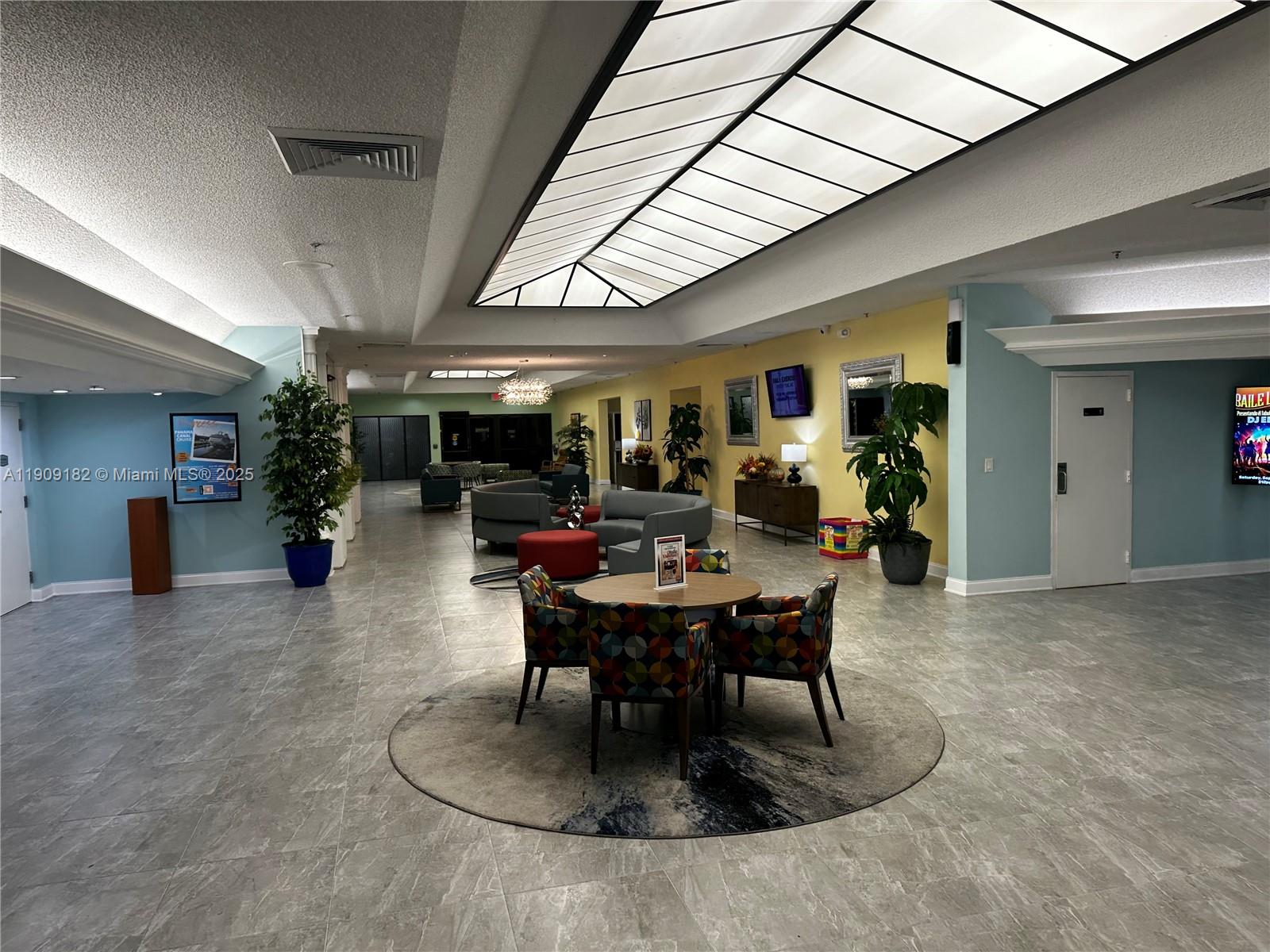 SUNRISE LAKES 193 CONDO - Residential