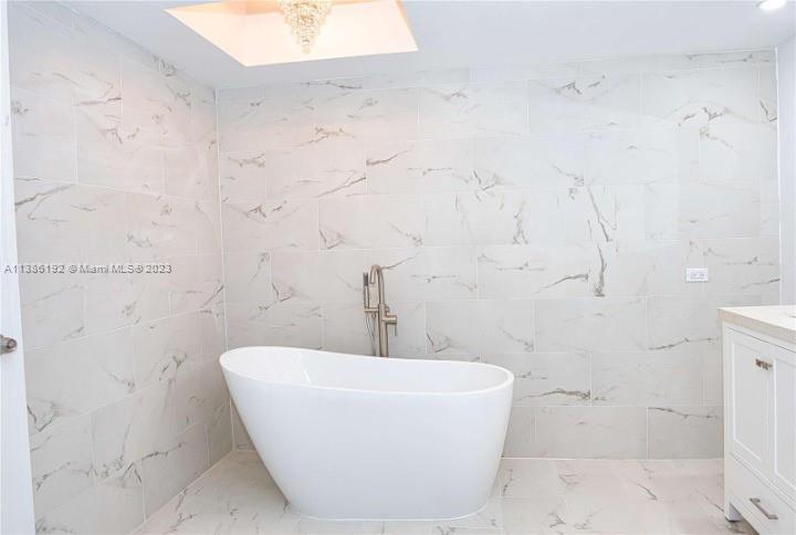 TURNBERRY TOWERS CONDO - Residential