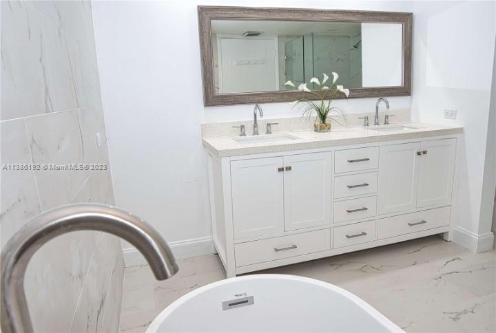 TURNBERRY TOWERS CONDO - Residential