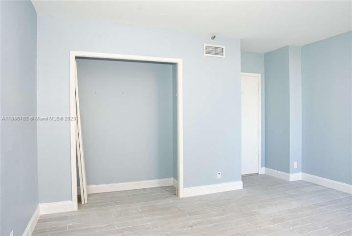 TURNBERRY TOWERS CONDO - Residential