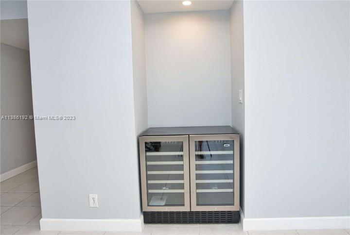 TURNBERRY TOWERS CONDO - Residential