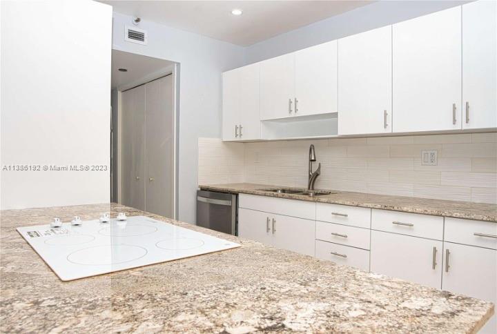 TURNBERRY TOWERS CONDO - Residential