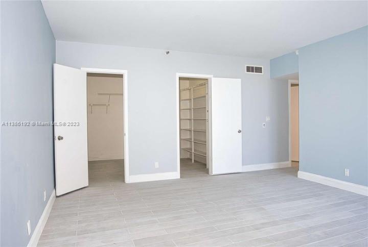 TURNBERRY TOWERS CONDO - Residential