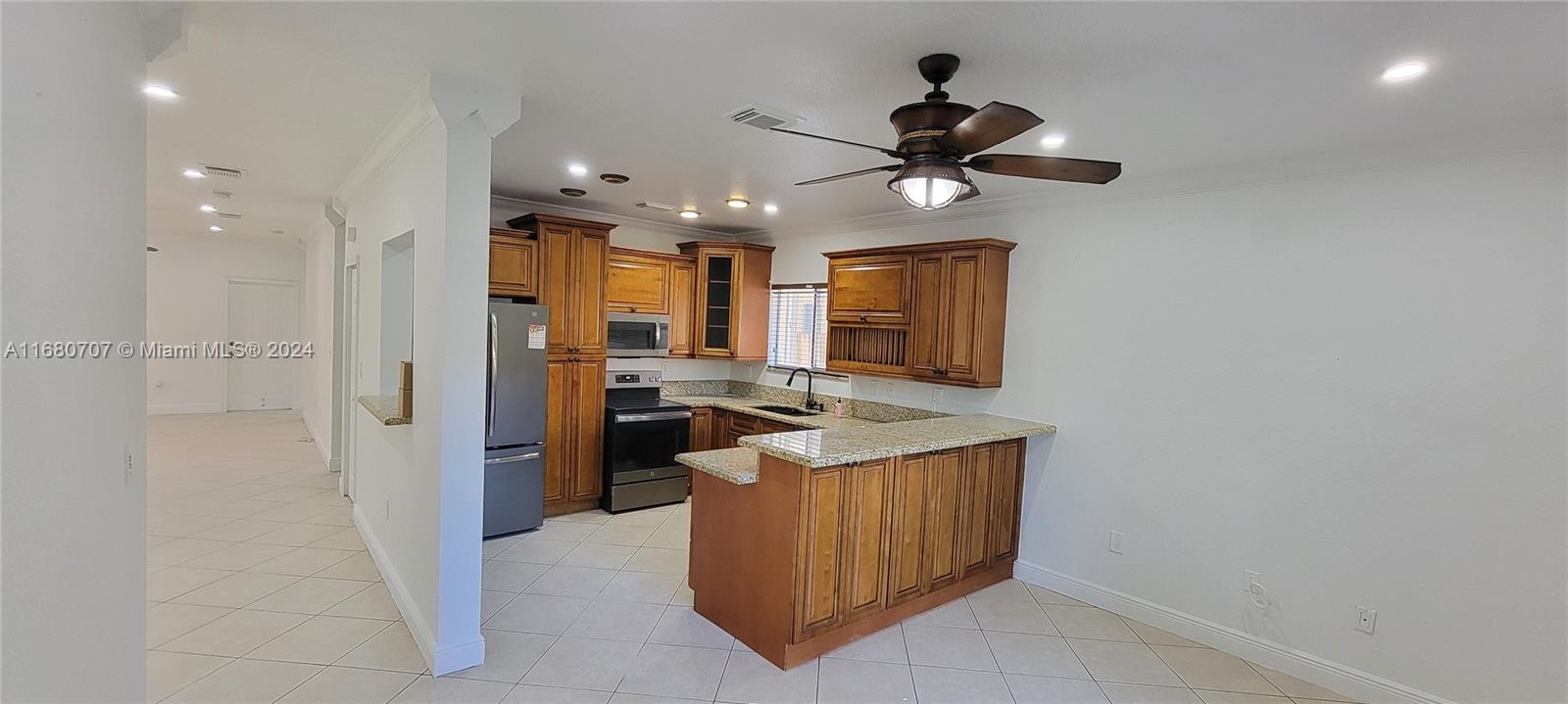 3377 Ne 4th St, Homestead, Miami-Dade County, Florida - 5 Bedrooms  
3 Bathrooms - 