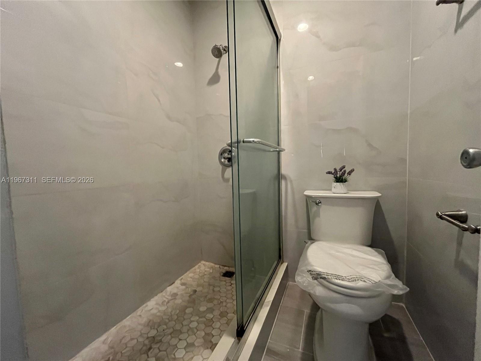 FLAMINGO GARDENS PHASE FO - Residential Lease