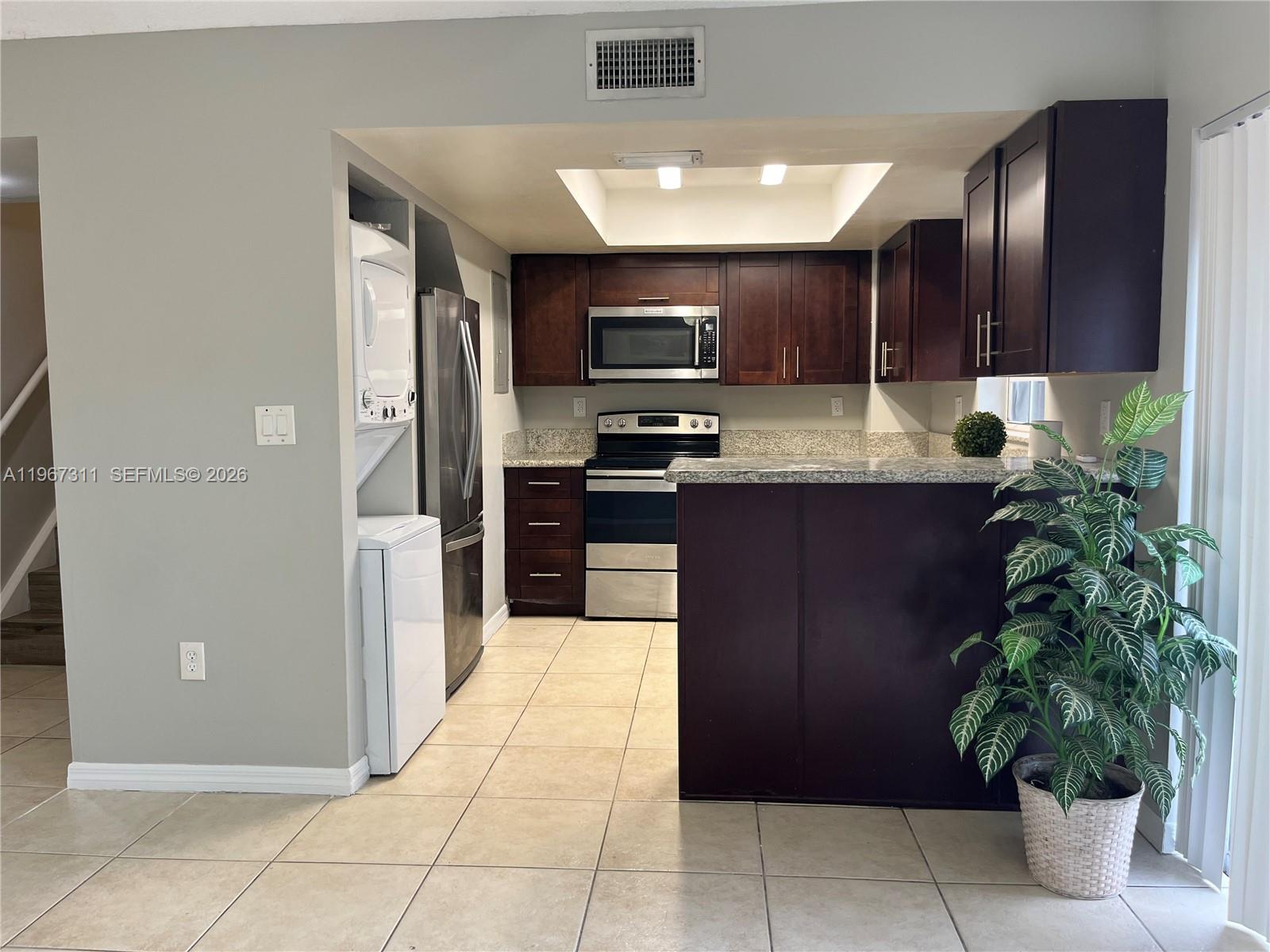 FLAMINGO GARDENS PHASE FO - Residential Lease