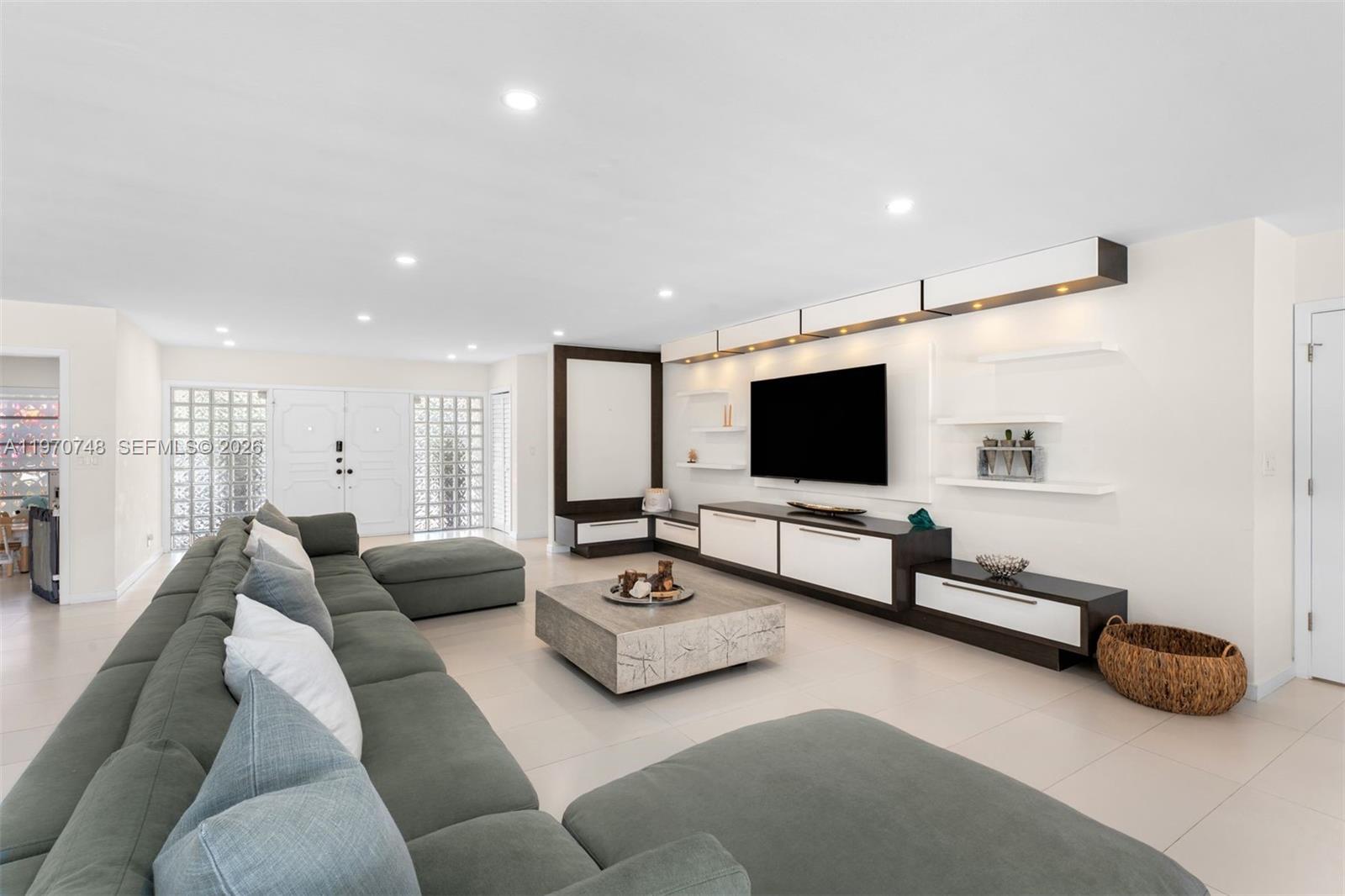 DIPLOMAT GOLF ESTATES ADD - Residential Lease